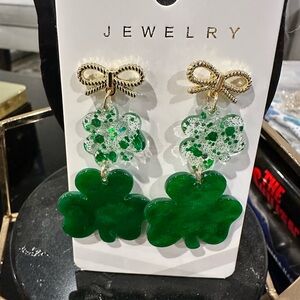Elegant Green Clover Earrings with Gold Accents